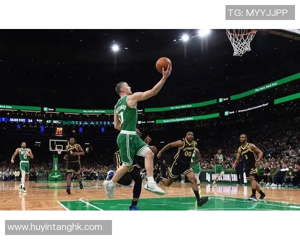 凯尔特人与勇士的巅峰对决NBA赛场上的经典较量与荣耀之战 凯尔特人与勇士的巅峰对决NBA赛场上的经典较量与荣耀之战